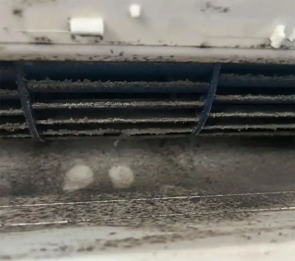 大连市空调吹的风有股烧焦味是怎么回事